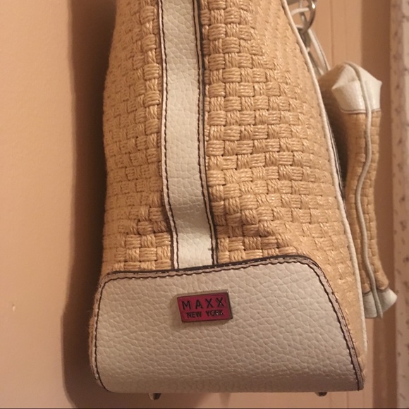 MAXX NEW YORK Shoulder Bag and Wristlet! - Picture 4 of 7